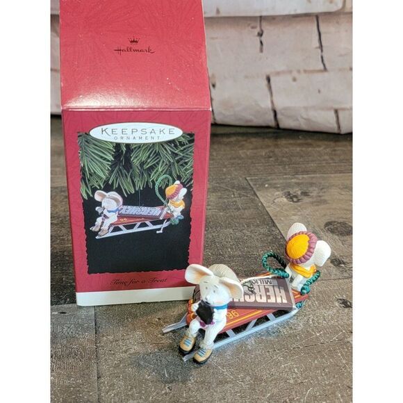 Hallmark time for a treat 1996 ornament Xmas Decor mouse Hershey's - Picture 1 of 6